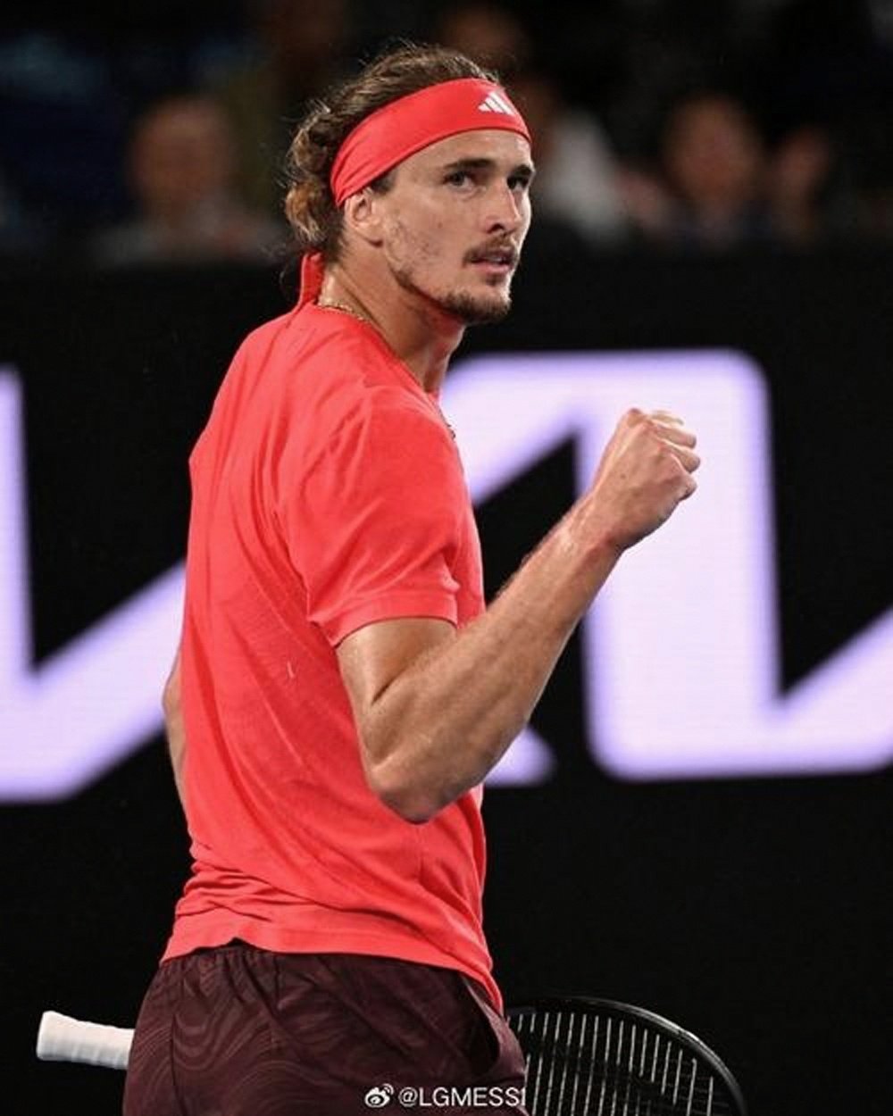 包含欧洲网球队碾压西班牙网球队，兹维列夫送出助攻的词条