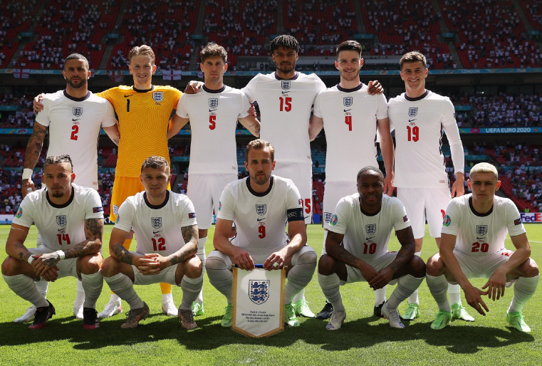 包含法兰西艺术家绝杀，法国夺取全胜纪录的词条