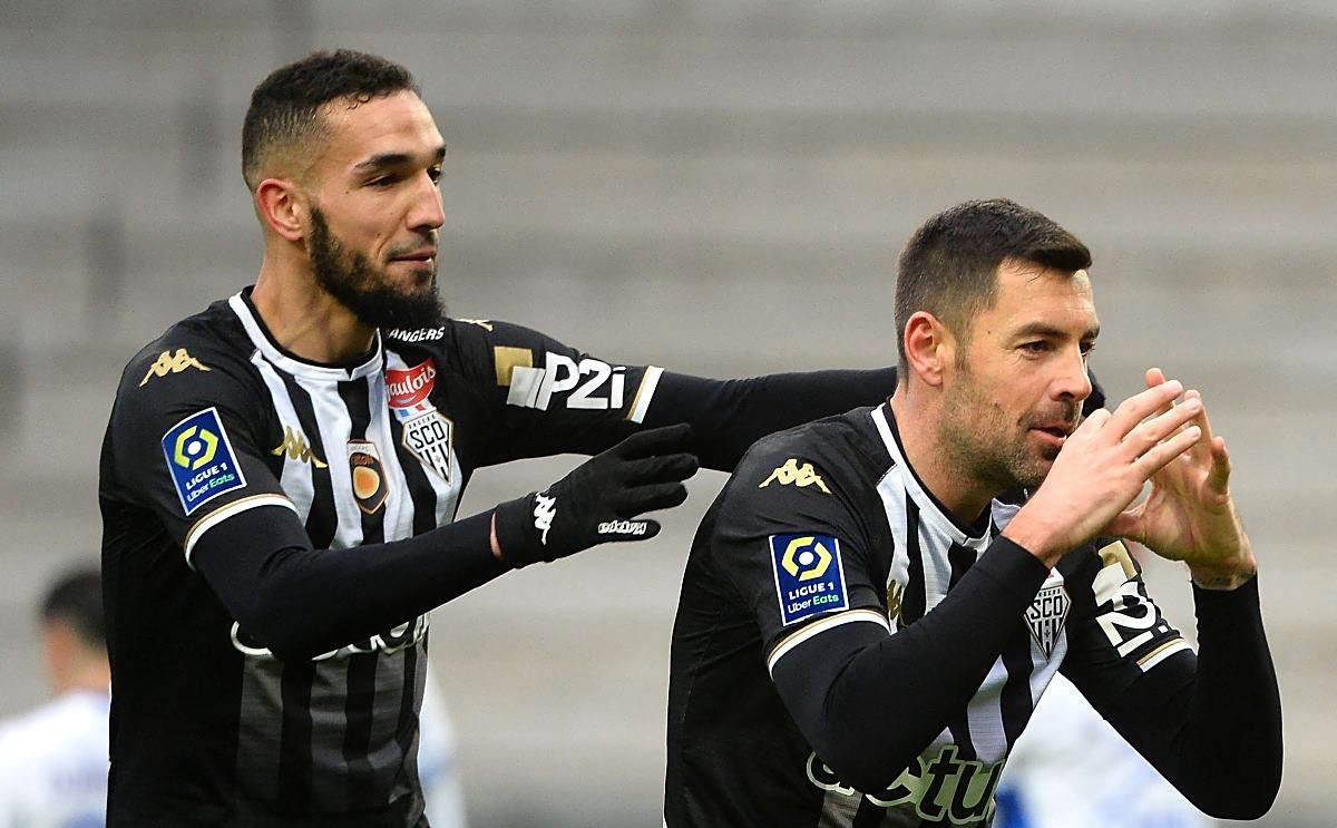 包含里昂战胜昂热，主场取胜领跑积分榜的词条