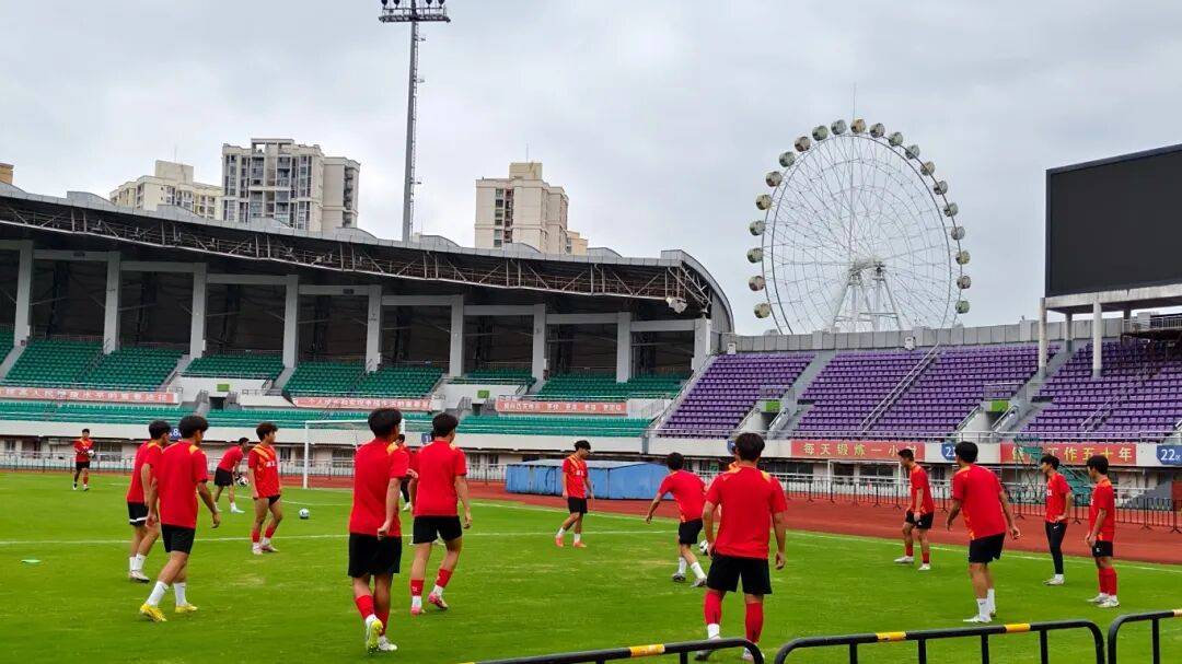 拼搏比赛取得压倒性优势，激发球队团队斗志的简单介绍