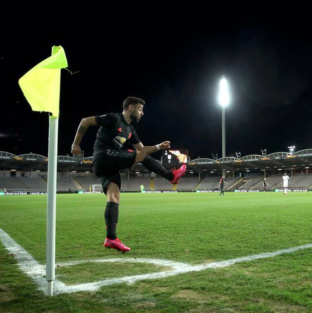 高空争顶！比赛中球员高空防守抢断成功的简单介绍