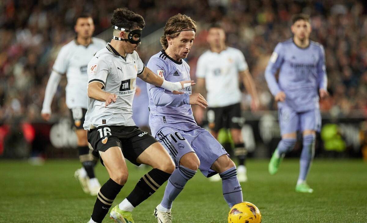 欧洲联赛出现争议犯规，裁判处罚引发争议！的简单介绍