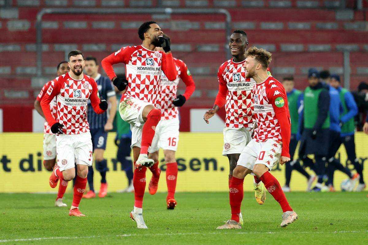 包含勒沃库森主场双杀对手,喜迎胜利的词条 包含勒沃库森主场双杀对手,喜迎胜利的词条