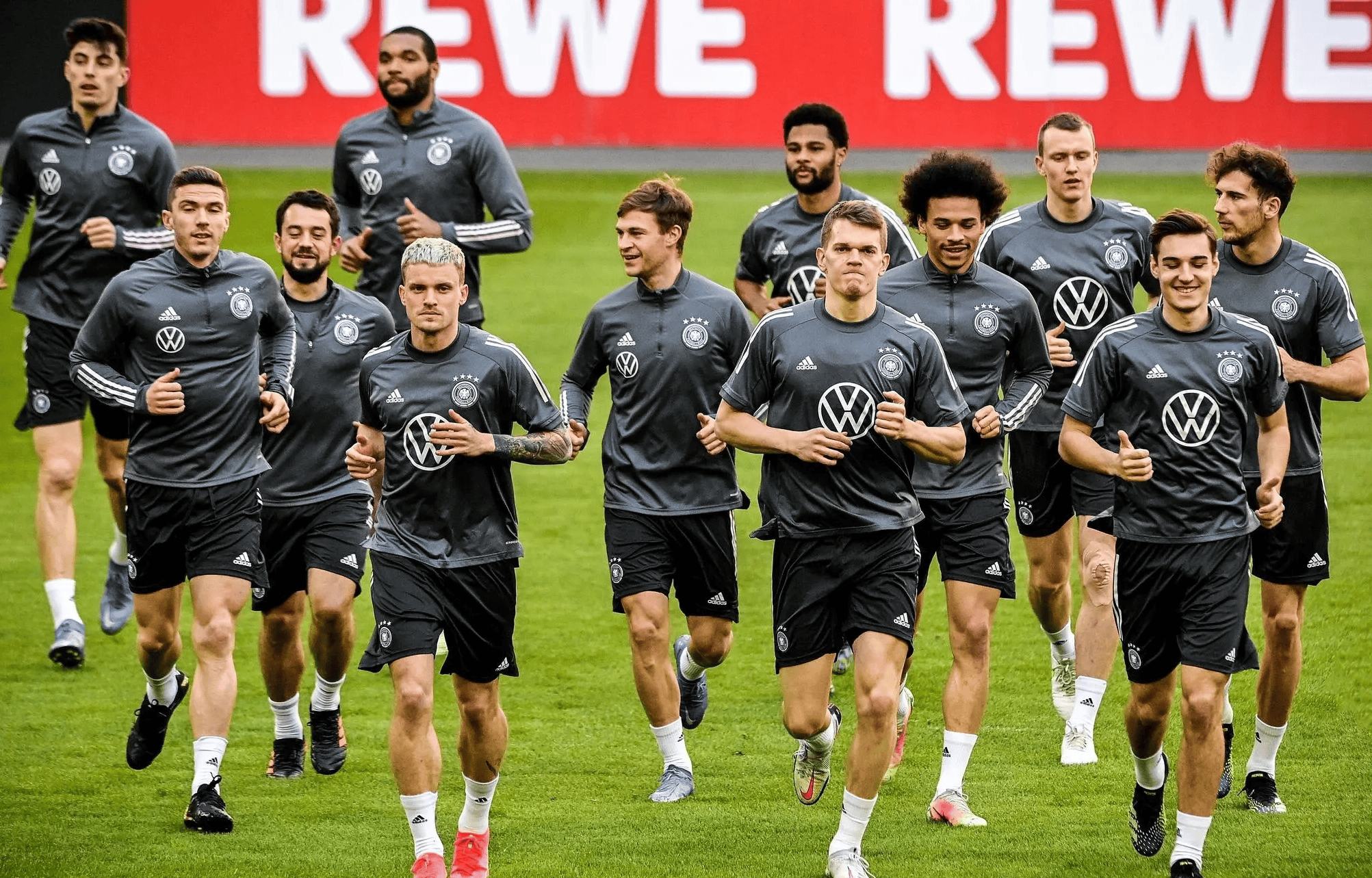 德国胜葡萄牙，晋级欧预赛决赛的简单介绍