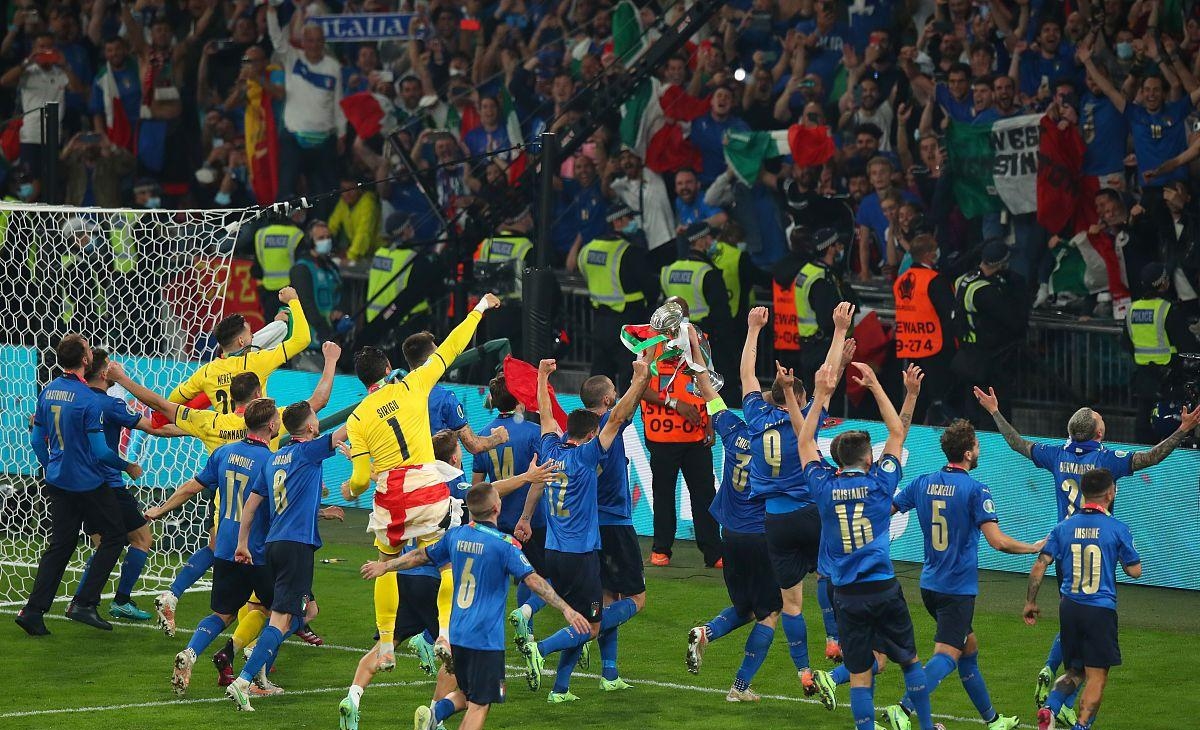 荷兰队主场战胜爱尔兰队,实现关键胜利!的简单介绍 荷兰队主场战胜爱尔兰队,实现关键胜利!的简单介绍