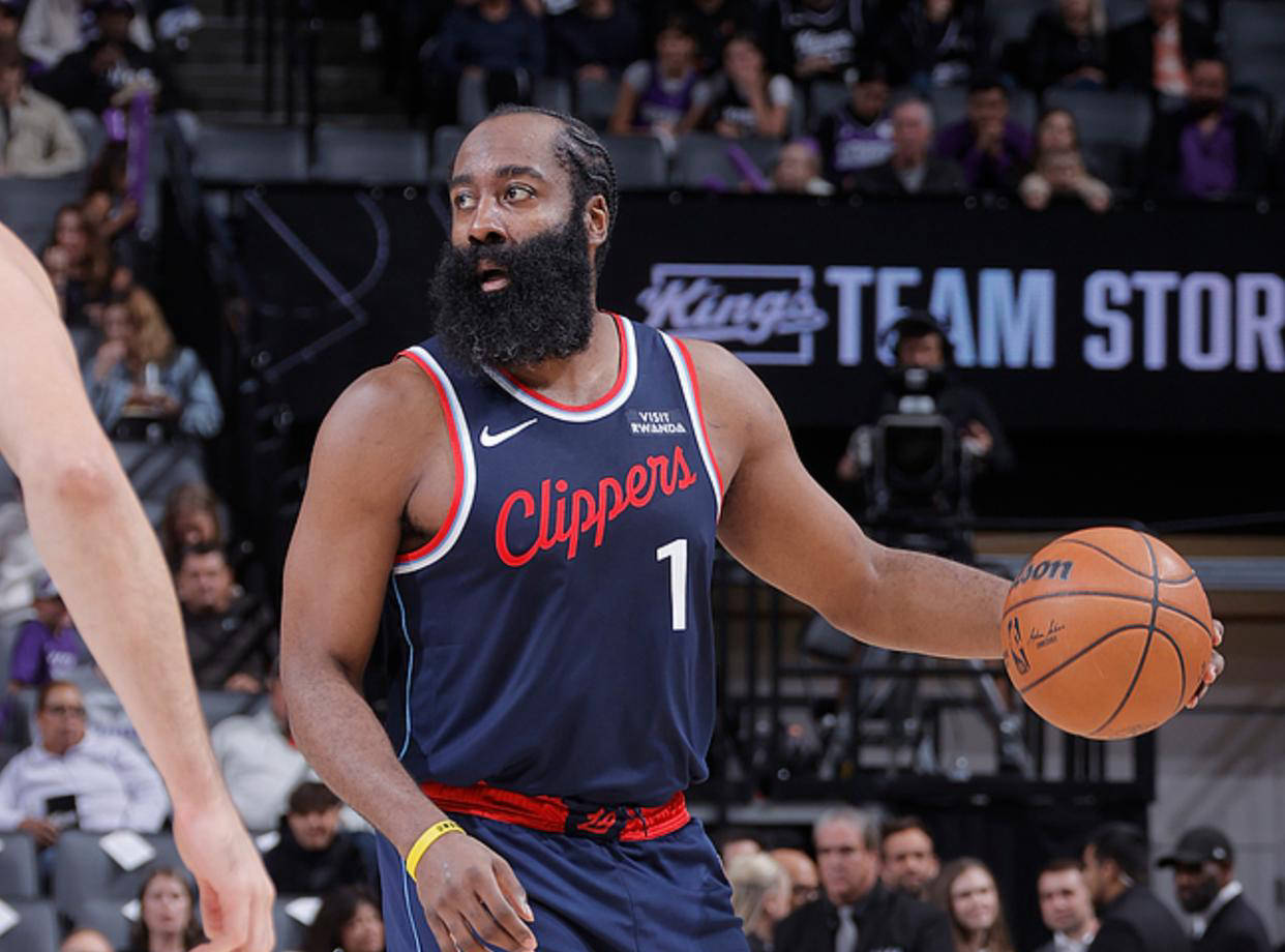 包含快船大胜马刺，哈雷尔表现抢眼获赞助攻的词条