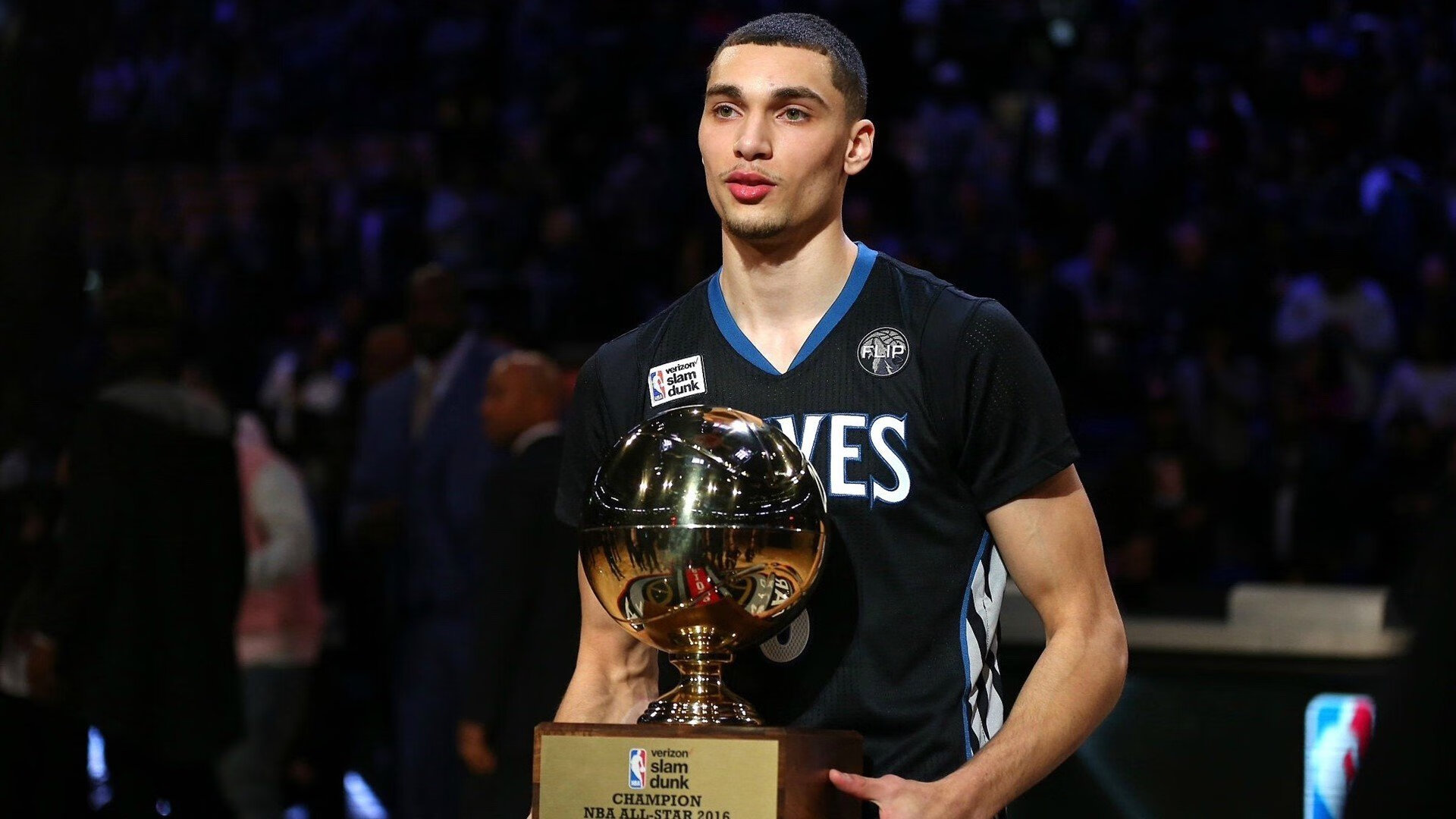 保罗带队取胜，深圳队一波带走篮网，东西方篮球智慧的碰撞与融合