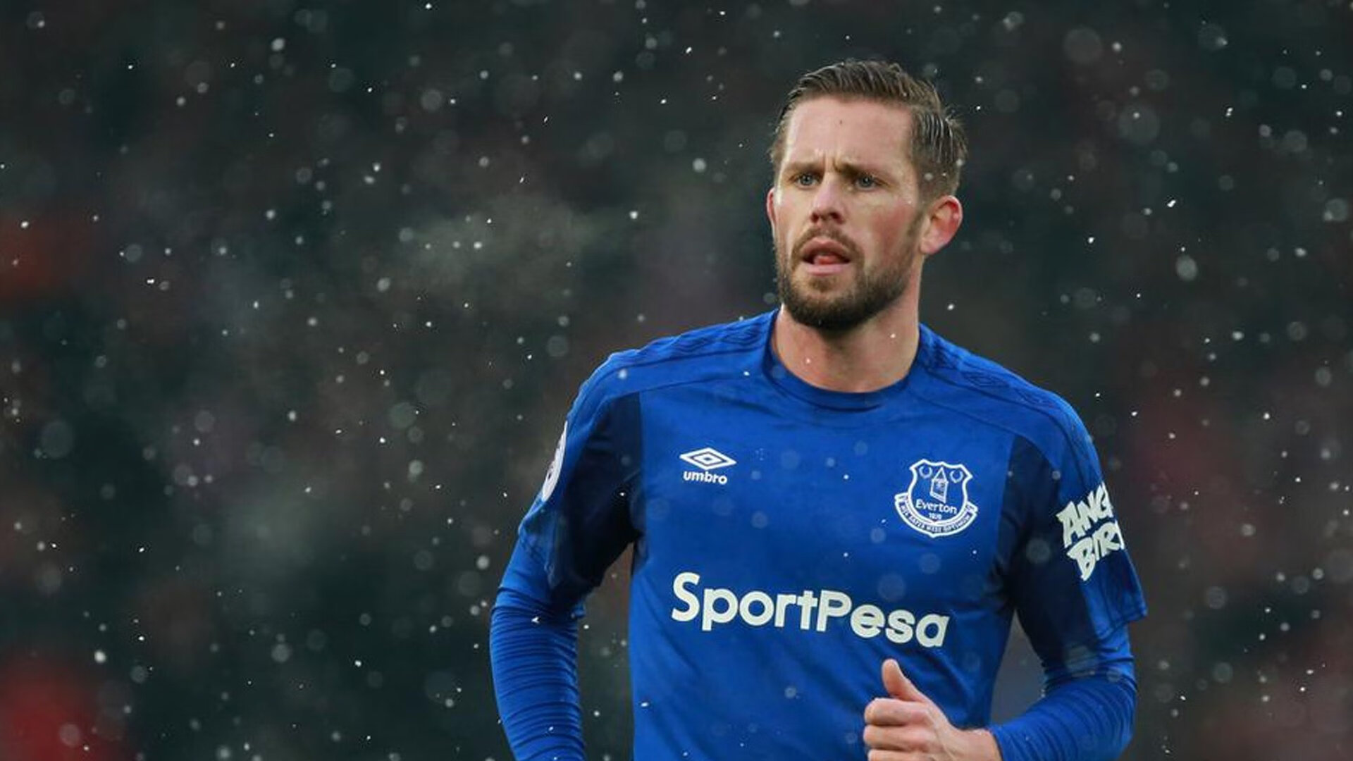 赛道与球场，塔图姆的大场面先生之夜