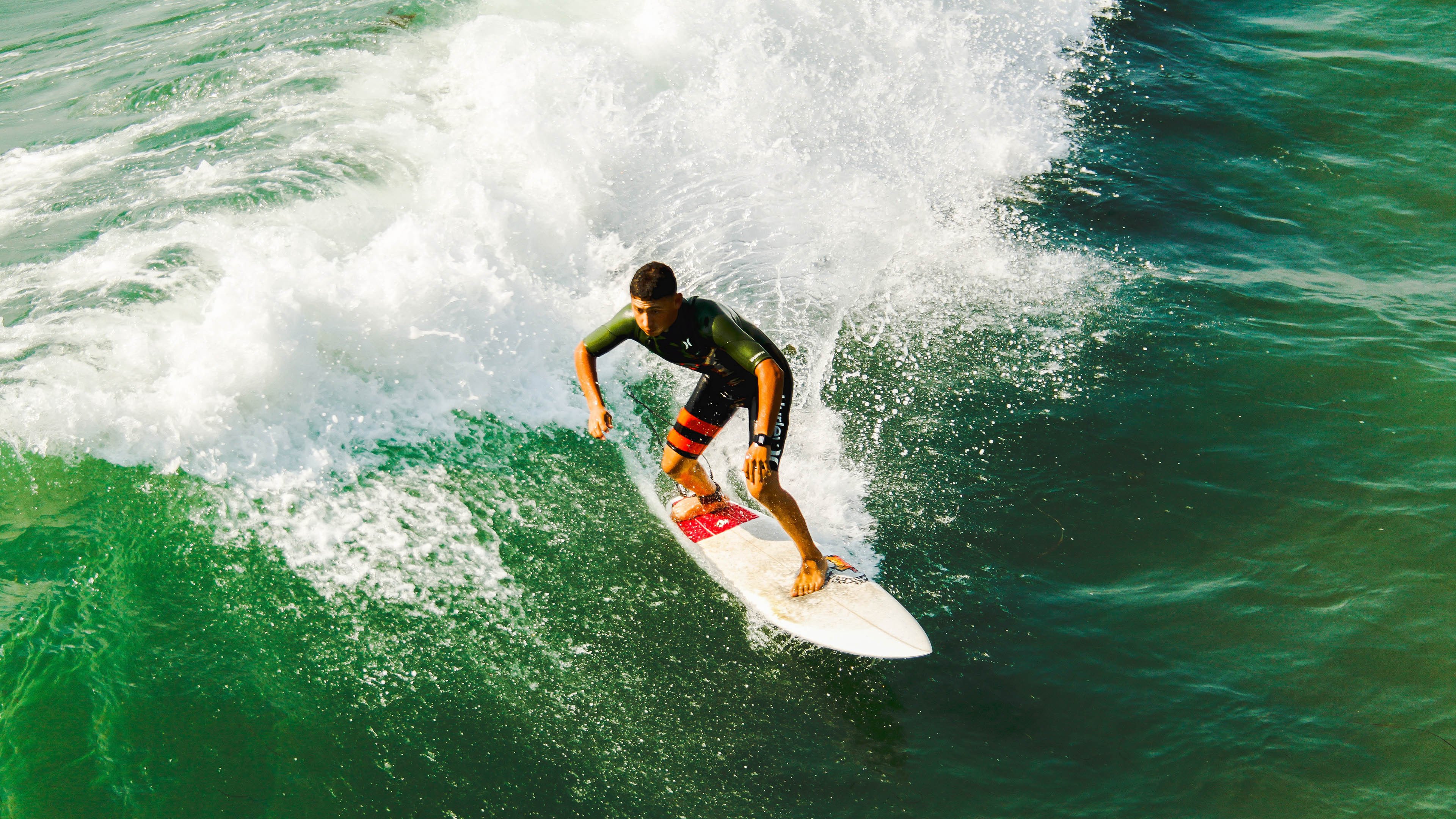 马赛鏖战比利亚雷亚尔，莱万教科书级表现诠释现代中锋的终极形态