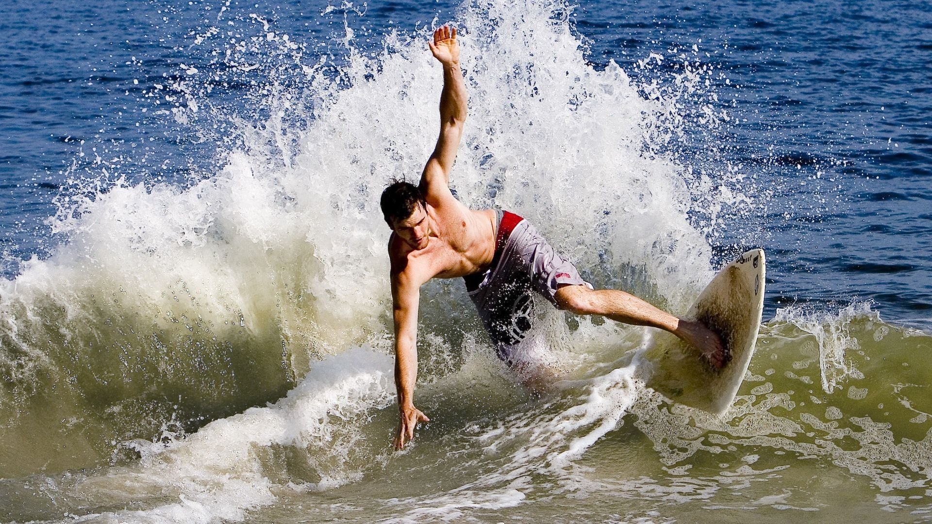 欧冠淘汰赛之夜，阿劳霍大场面先生