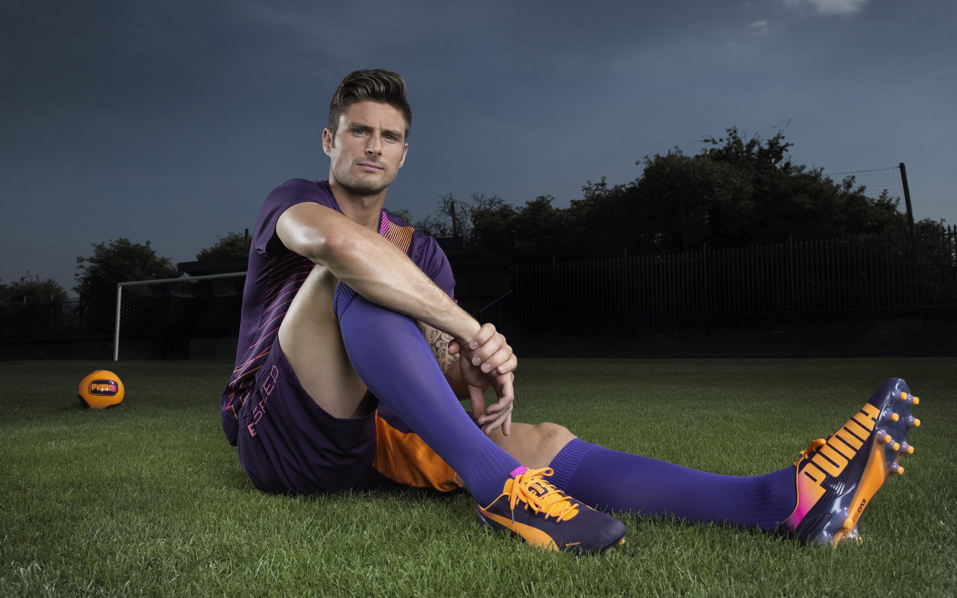 赛道上的孤胆英雄，塞恩斯扛起全队，雷诺力克阿斯顿马丁